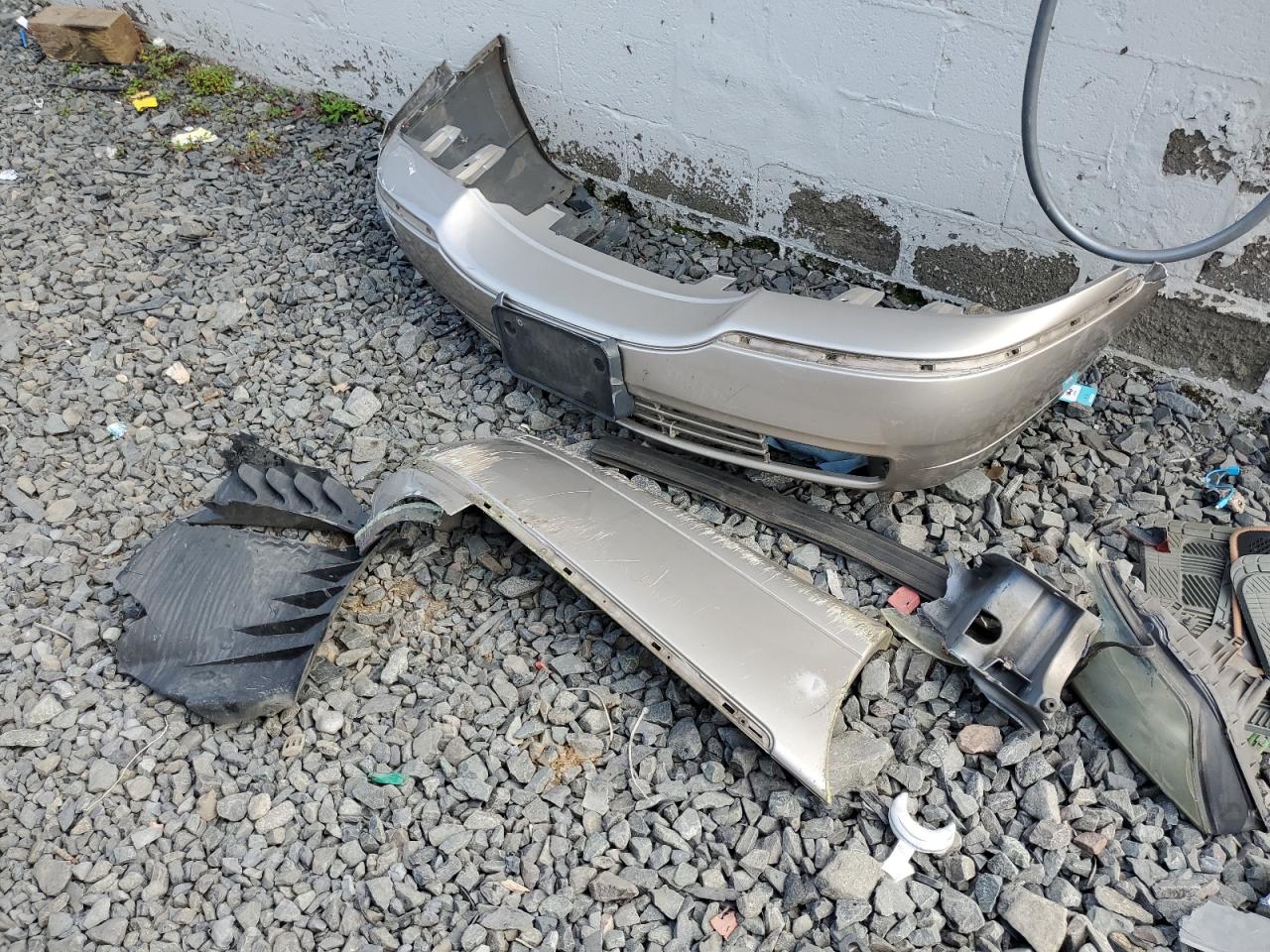 2003 Lincoln Town Car Executive VIN: 1LNHM81W63Y681498 Lot: 83859535