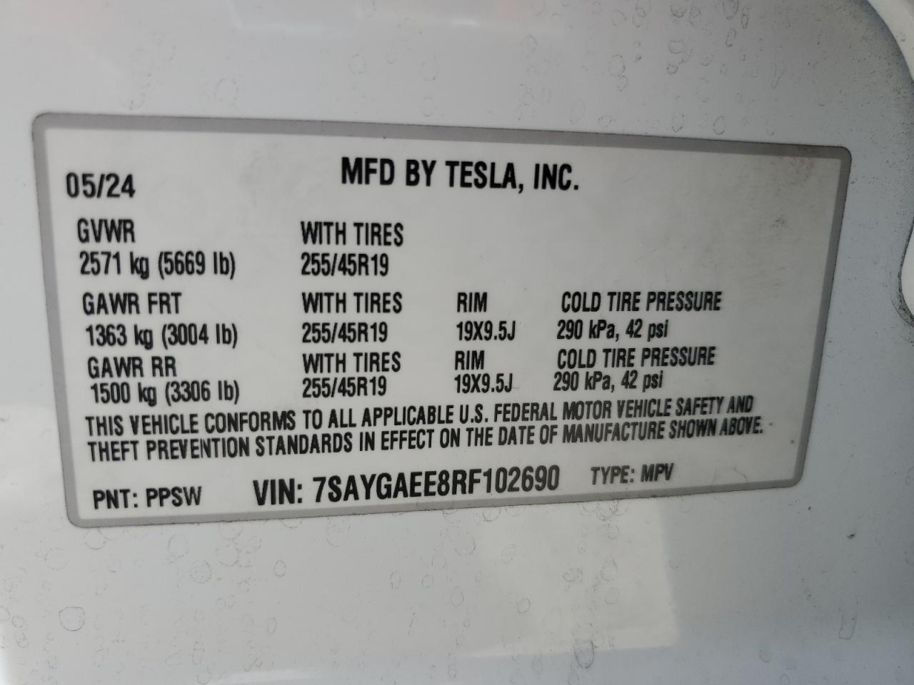2024 Tesla Model Y VIN: 7SAYGAEE8RF102690 Lot: 80623965
