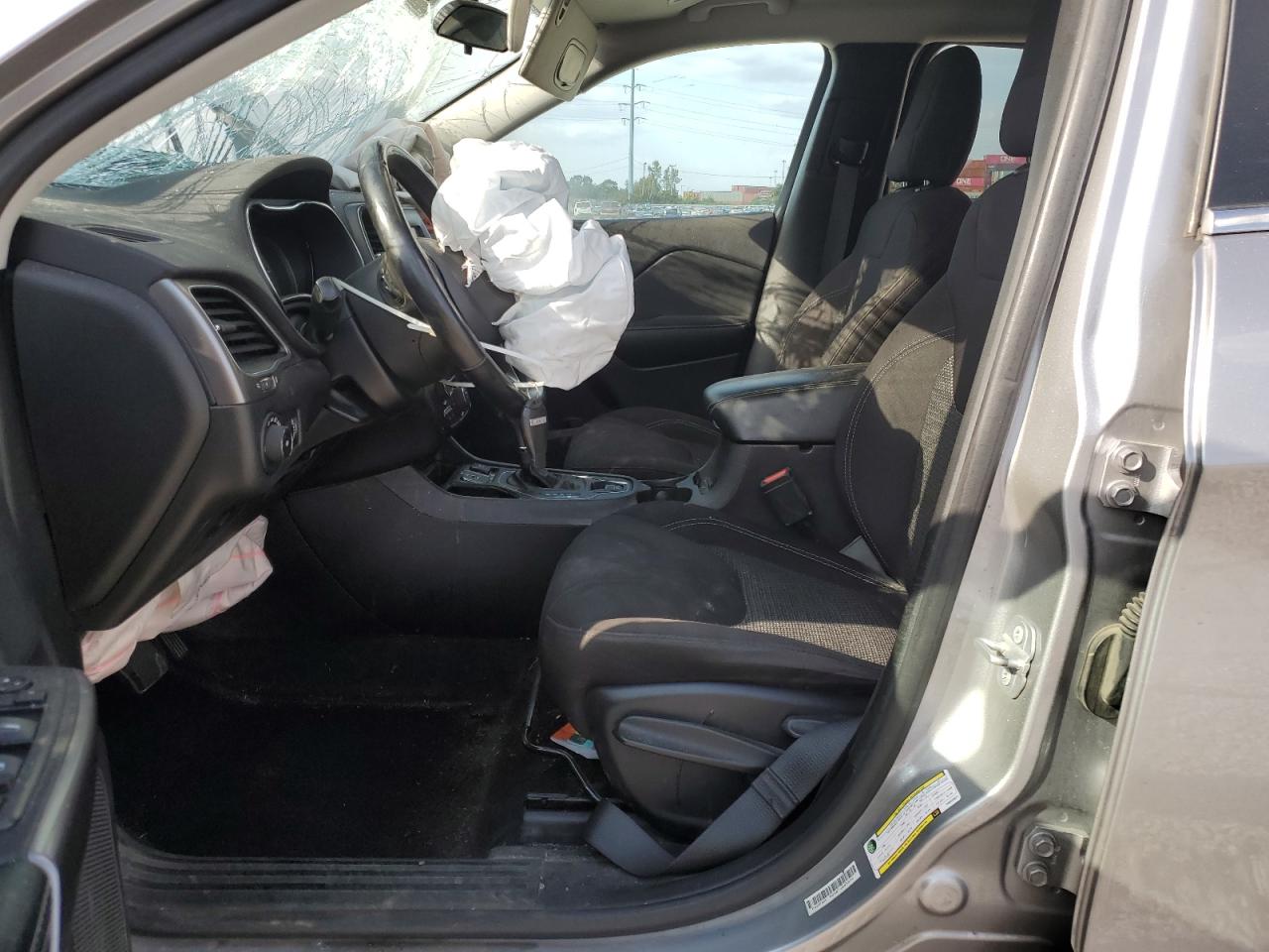 2019 Jeep Cherokee Latitude VIN: 1C4PJMCBXKD355821 Lot: 81010105