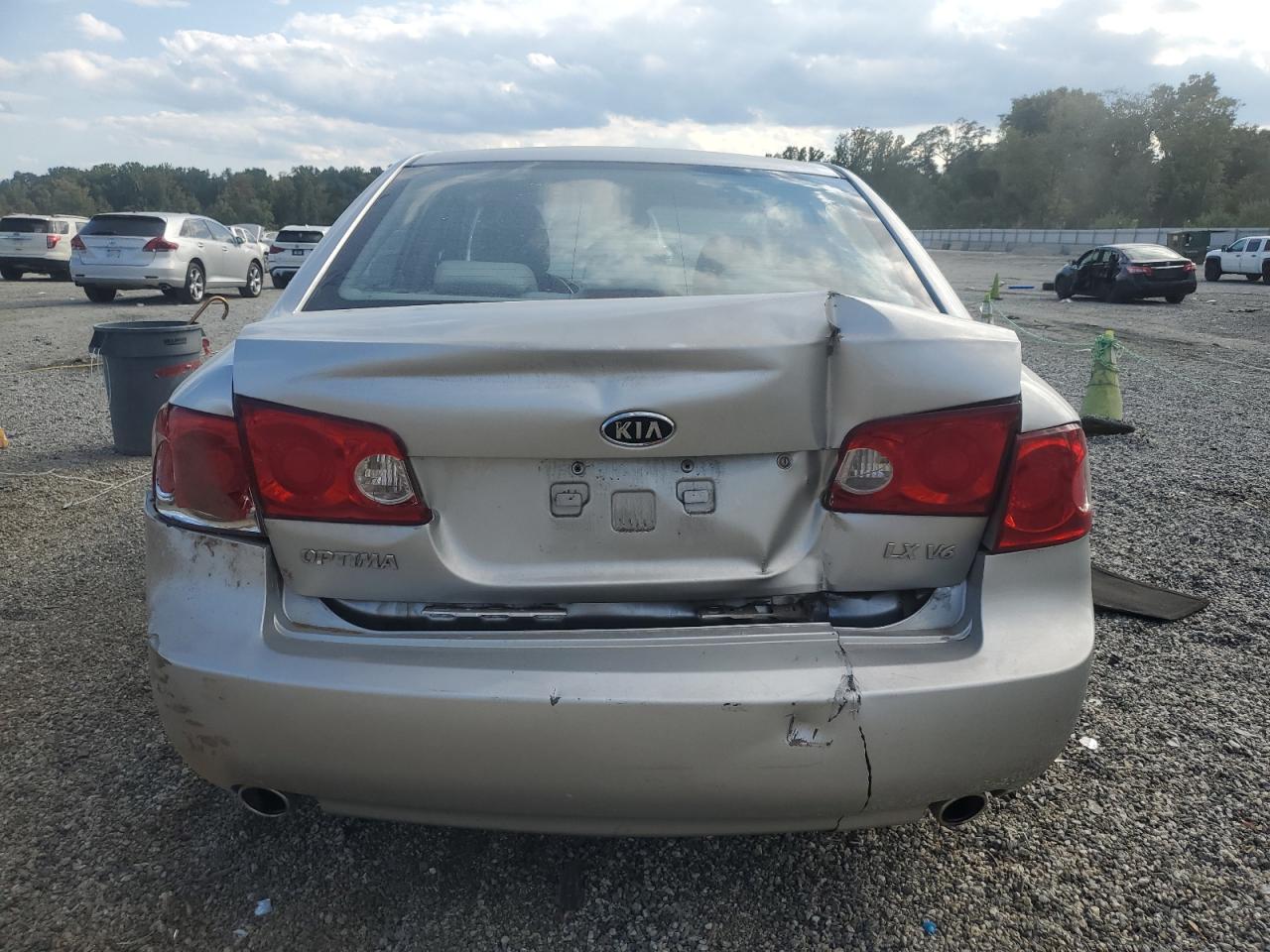 2007 Kia Optima Lx VIN: KNAGE124175122110 Lot: 71116625