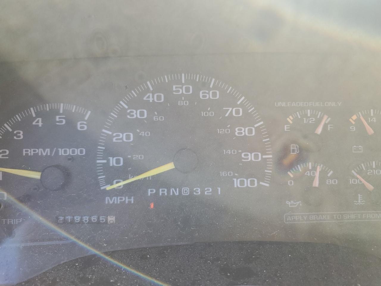 1999 Chevrolet Suburban C1500 VIN: 1GNEC16R7XJ377686 Lot: 80716255