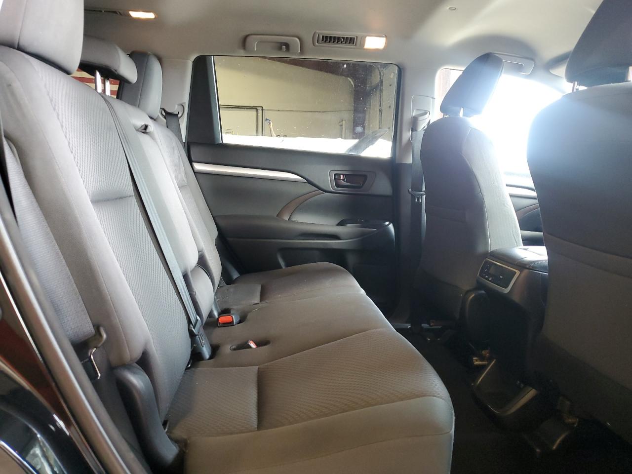 2018 Toyota Highlander Le VIN: 5TDBZRFH5JS808973 Lot: 84258645