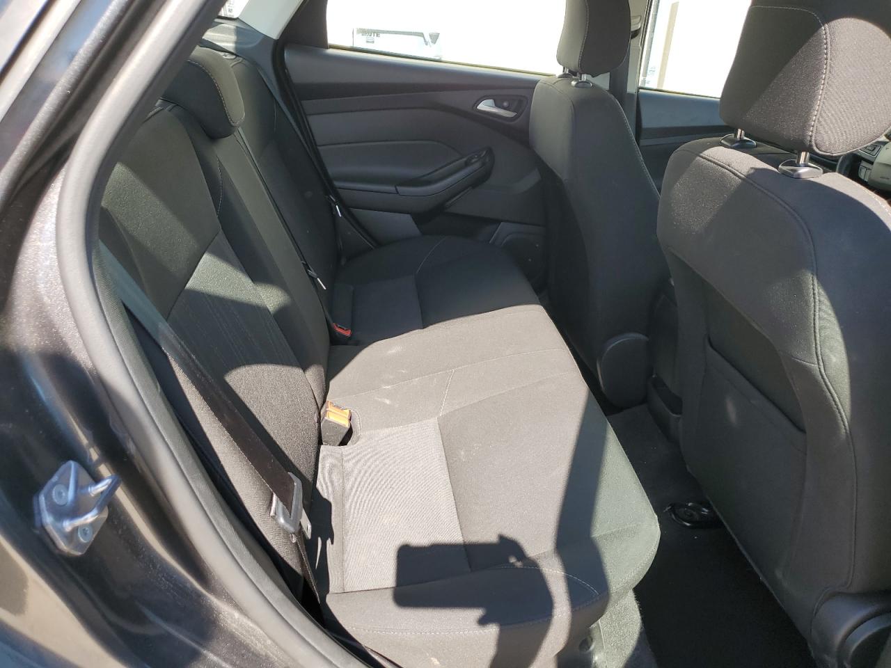 2018 Ford Focus Se VIN: 1FADP3FE2JL228413 Lot: 83864925