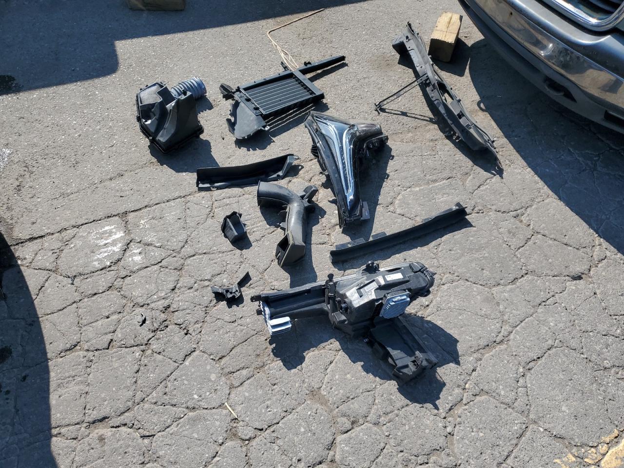 2022 Cadillac Xt4 Premium Luxury VIN: 1GYFZDR43NF147702 Lot: 71853225