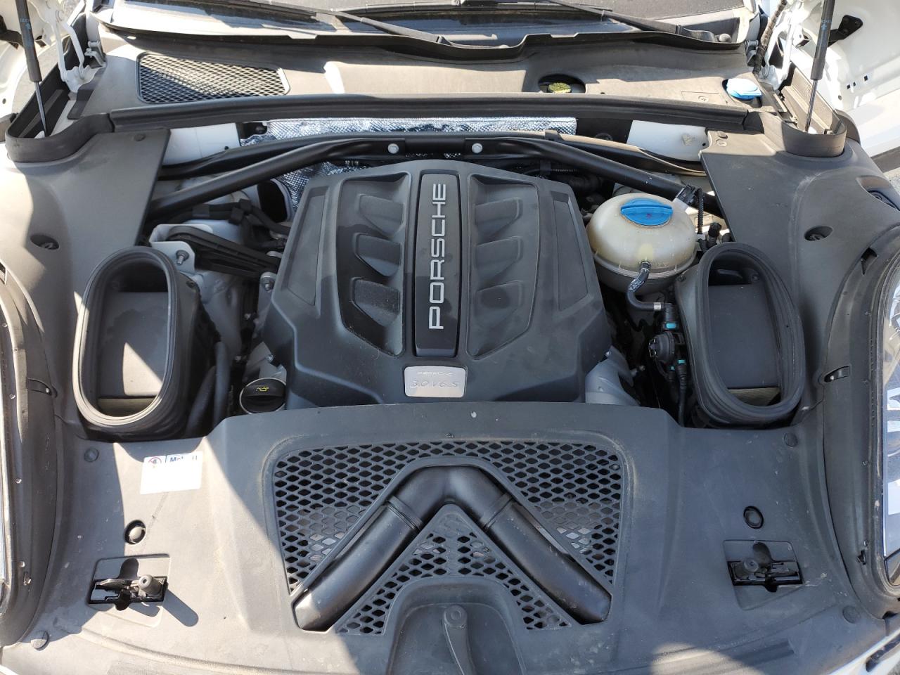 2015 Porsche Macan S VIN: WP1AB2A55FLB51572 Lot: 81664945