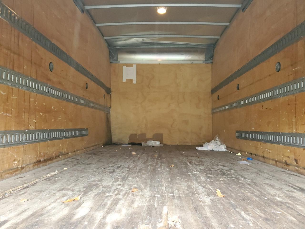 2016 Isuzu Npr Hd - Expeditor Truck VIN: 54DC4W1B5GS807421 Lot: 82025805