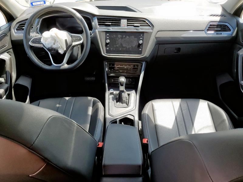  VOLKSWAGEN TIGUAN 2022 Серый