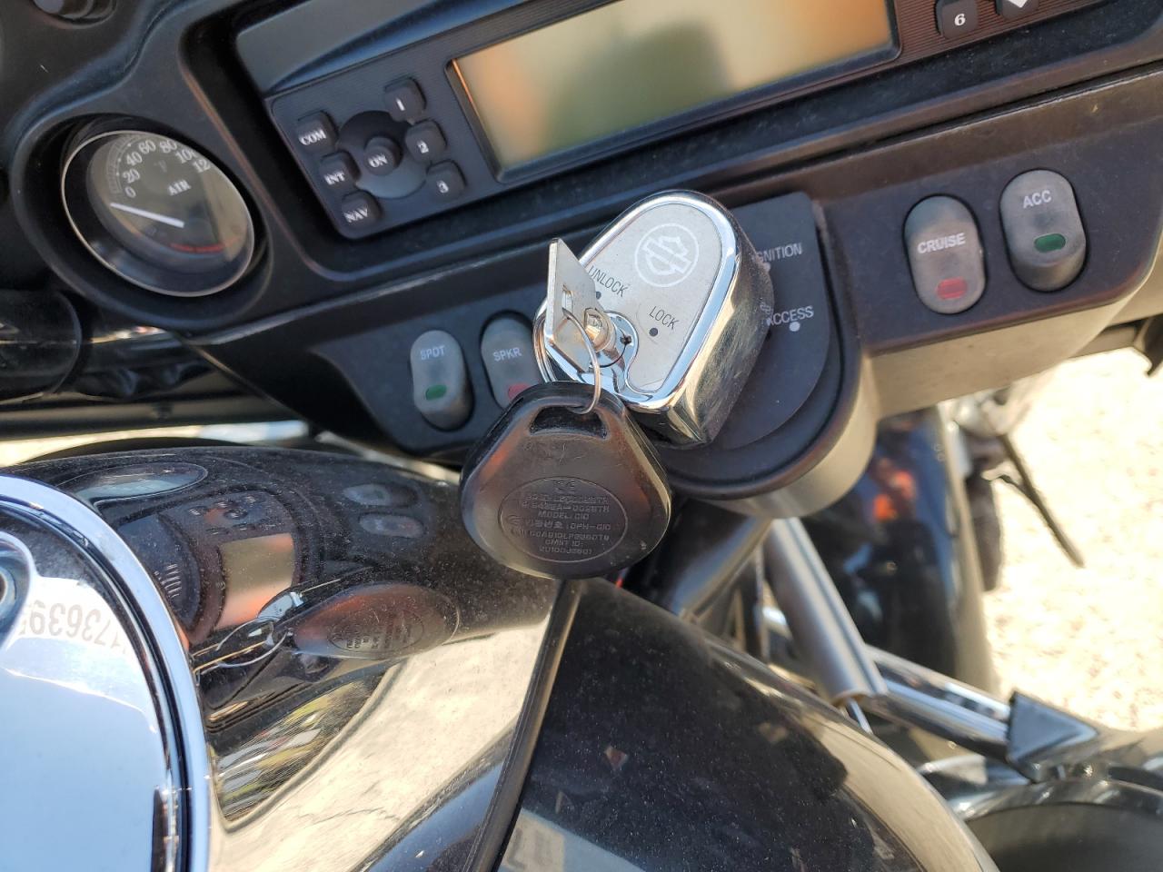 2013 Harley-Davidson Flhtcutg Tri Glide Ultra Classic VIN: 1HD1MAM10DB850043 Lot: 71736395