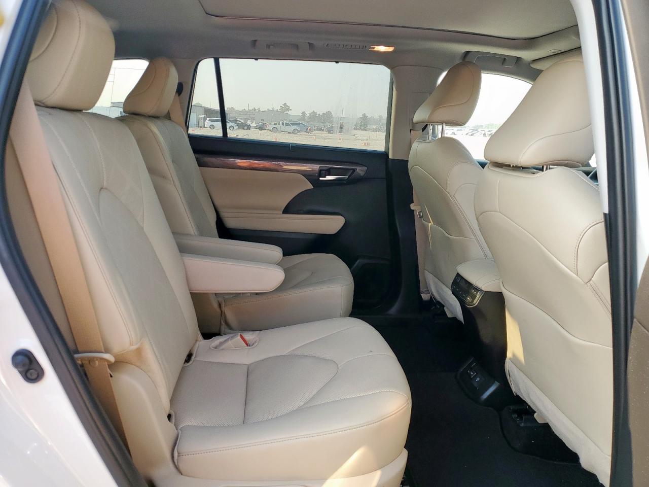 2024 Toyota Highlander Le VIN: 5TDKDRAH2RS544080 Lot: 71800965