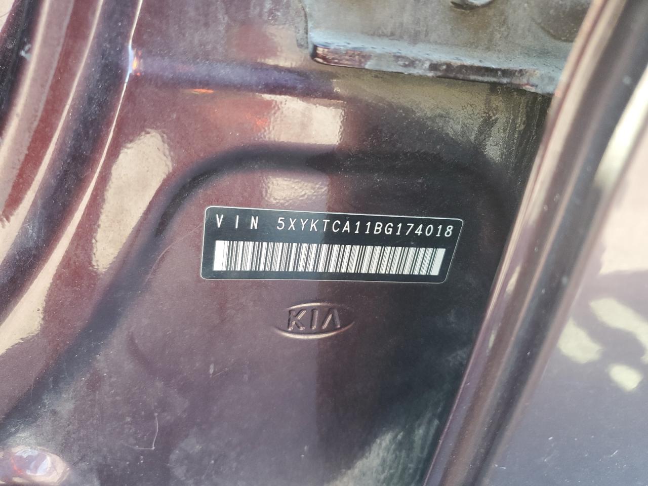 2011 Kia Sorento Base VIN: 5XYKTCA11BG174018 Lot: 80141875