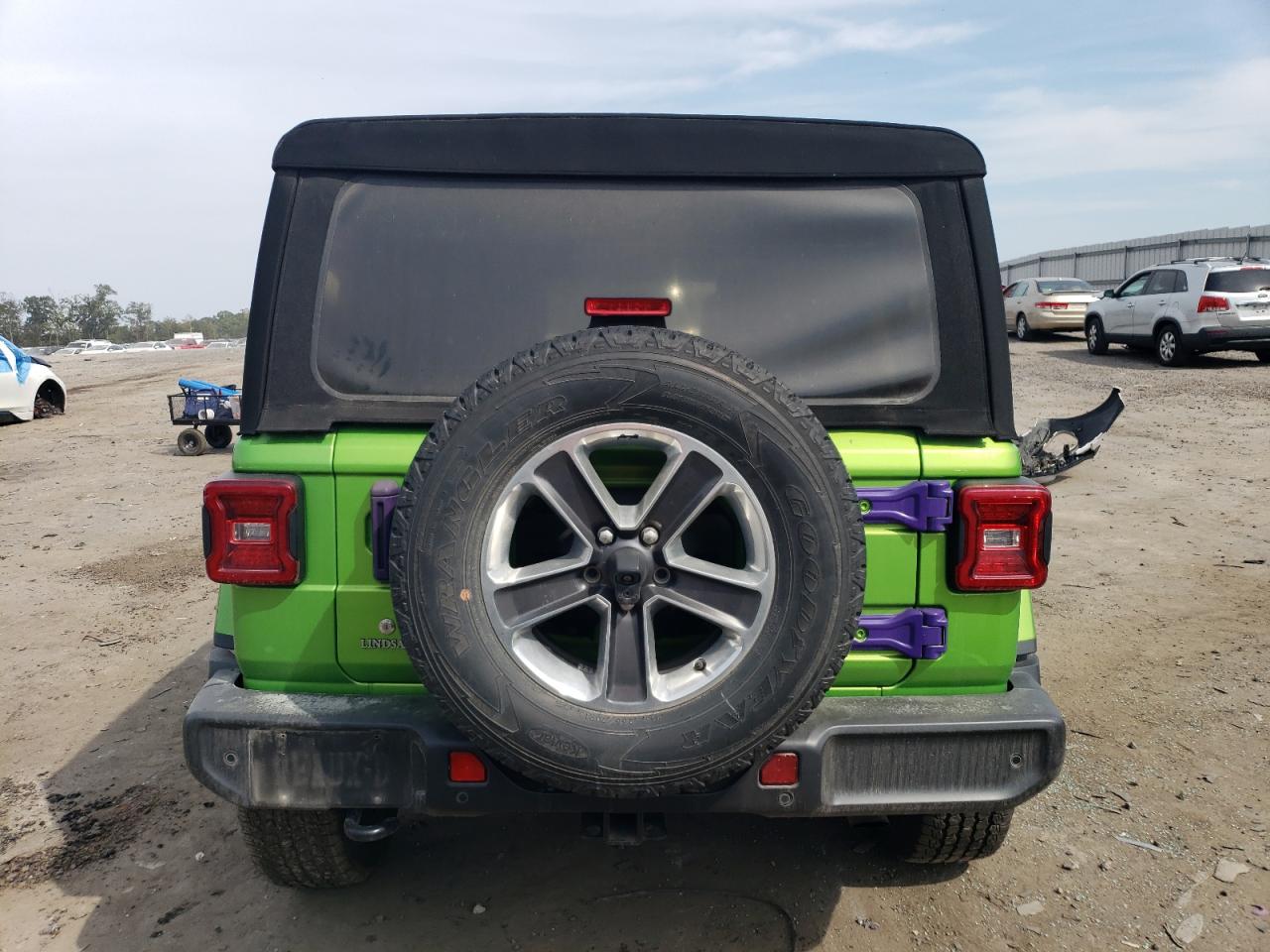 2018 Jeep Wrangler Unlimited Sahara VIN: 1C4HJXEG4JW327403 Lot: 83883915