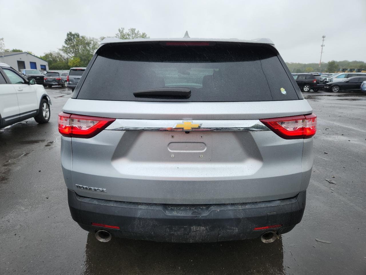 2018 Chevrolet Traverse Ls VIN: 1GNERFKWXJJ102389 Lot: 81070055