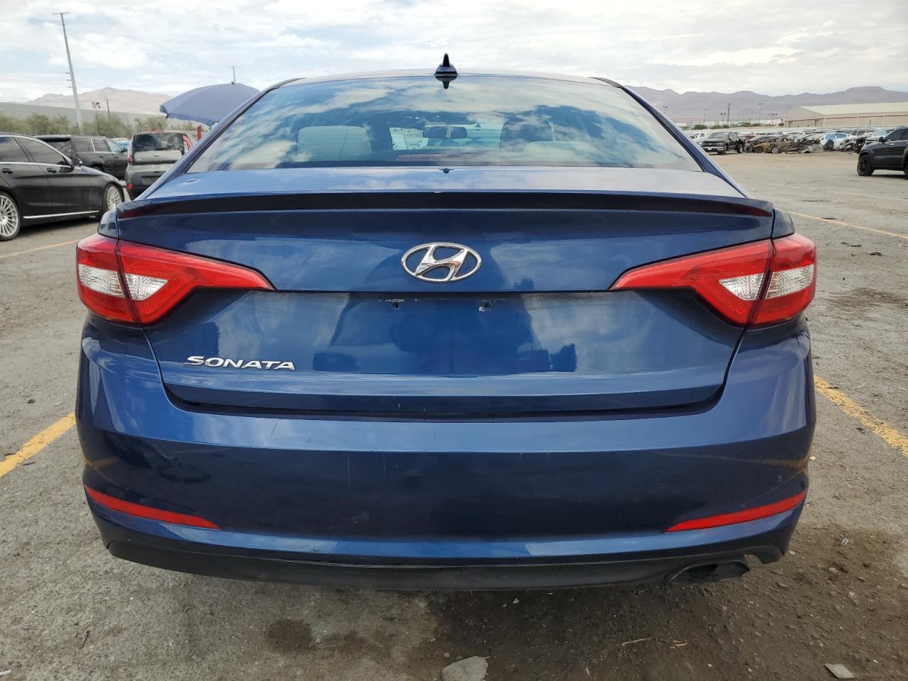 2015 Hyundai Sonata Se VIN: 5NPE24AF2FH200979 Lot: 71111915