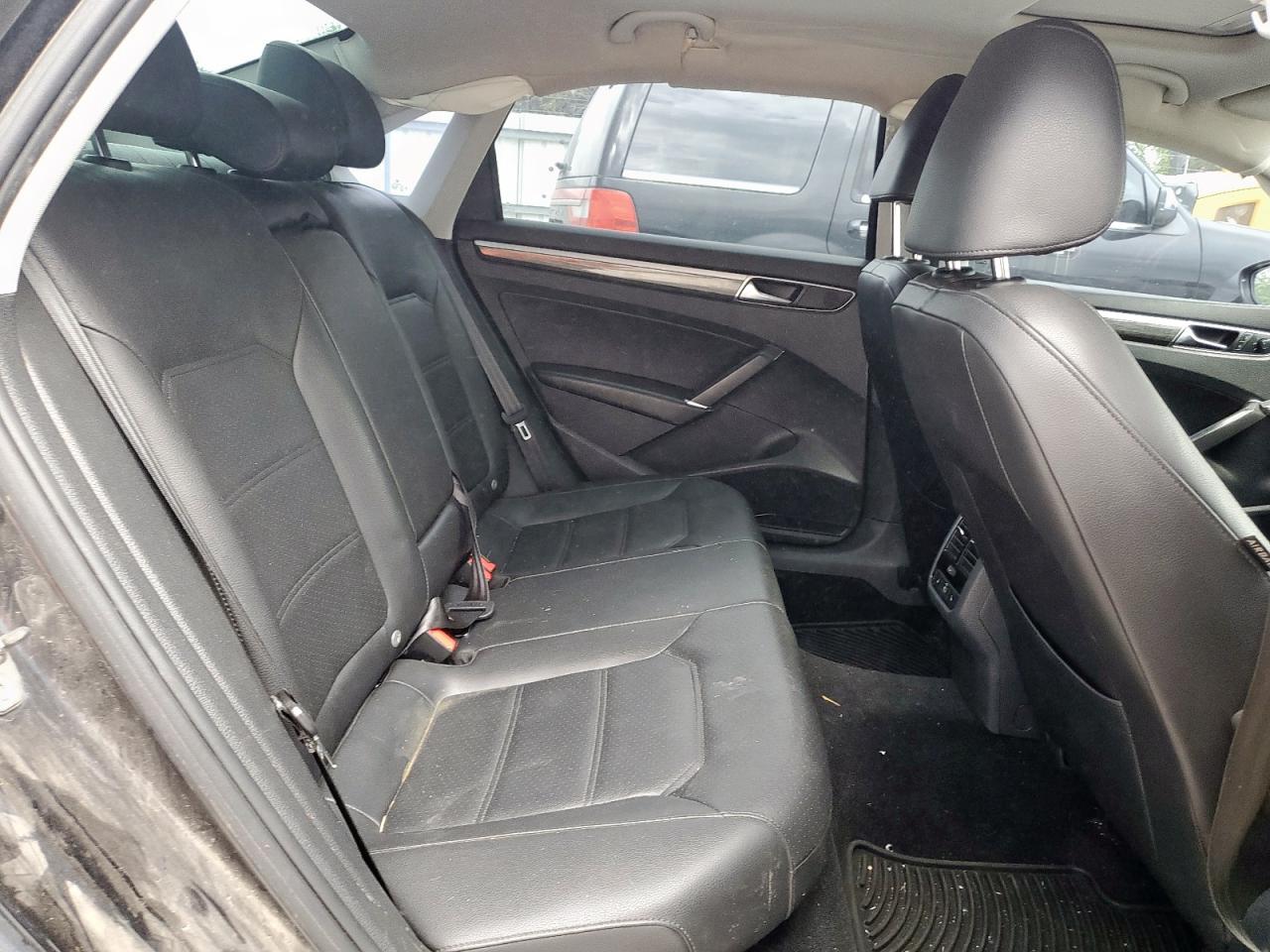 2018 Volkswagen Passat Se VIN: 1VWBA7A36JC052172 Lot: 80682325