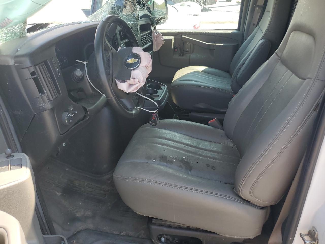 2022 Chevrolet Express G2500 VIN: 1GCWGAF77N1172771 Lot: 80644825