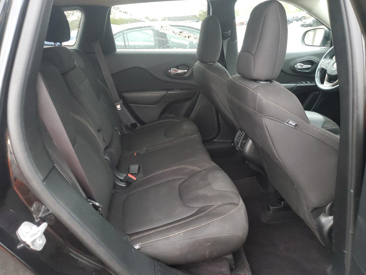 2016 Jeep Cherokee Latitude VIN: 1C4PJMCB6GW300987 Lot: 81633615