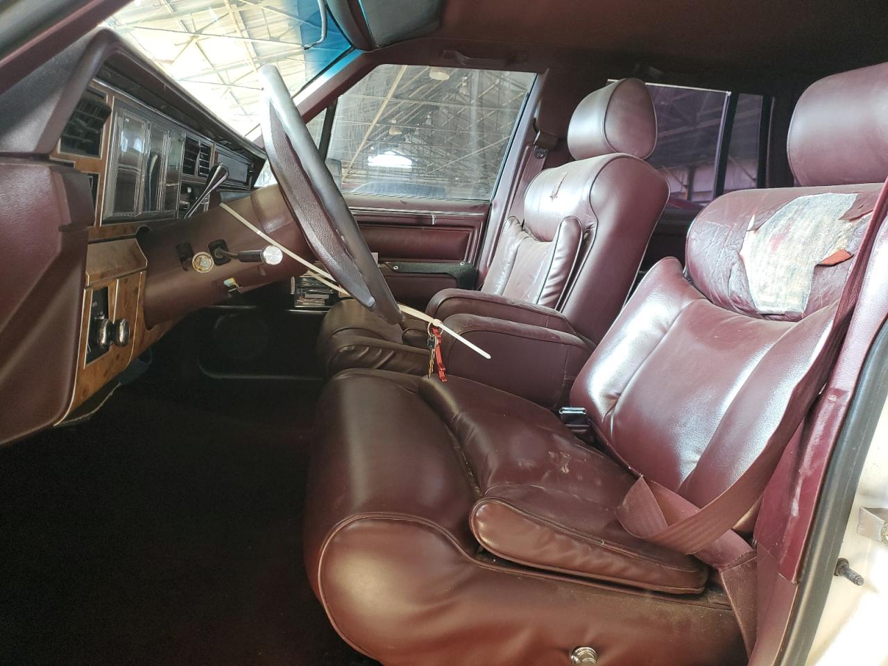 1987 Lincoln Town Car Signature VIN: 1LNBM82FXHY705667 Lot: 81488235
