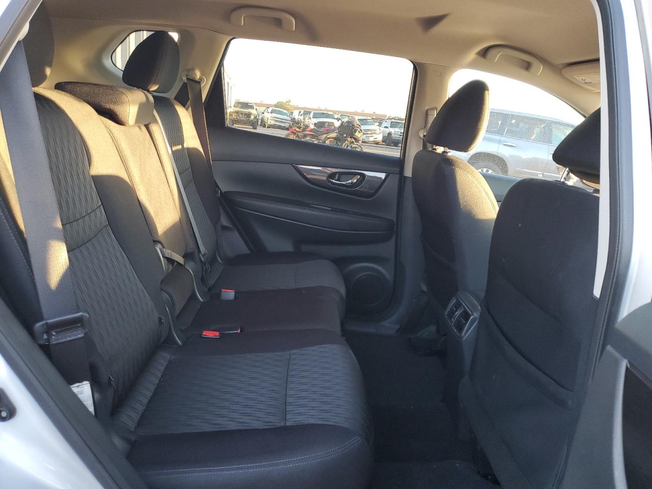 2018 Nissan Rogue S VIN: 5N1AT2MV0JC809586 Lot: 84281855