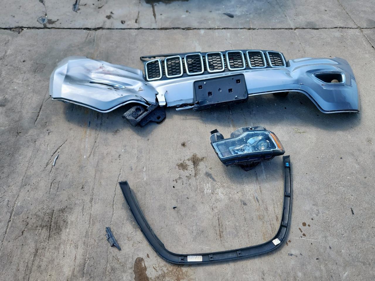 2018 Jeep Grand Cherokee Laredo VIN: 1C4RJEAG0JC392152 Lot: 84558655