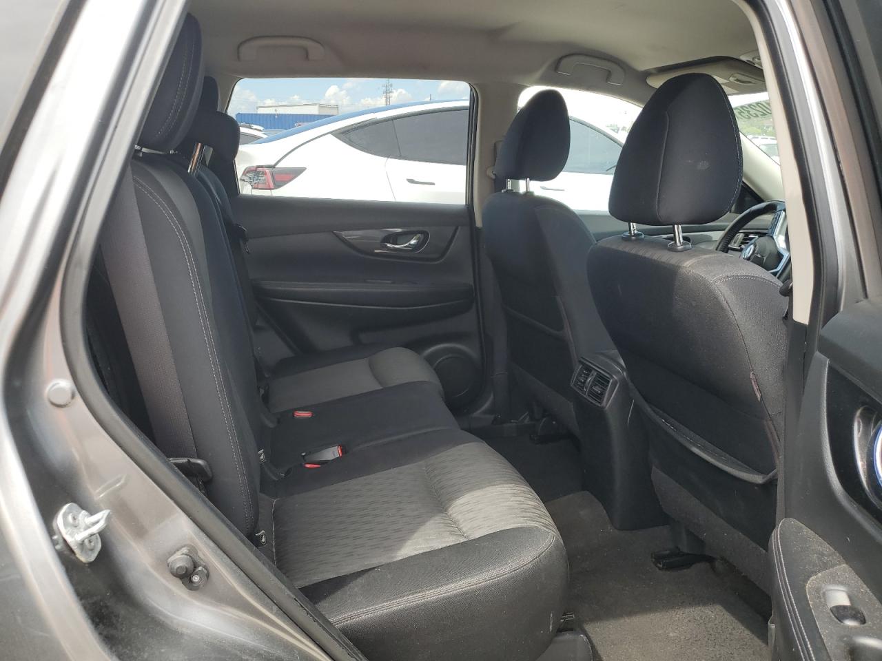 2017 Nissan Rogue S VIN: JN8AT2MT7HW389129 Lot: 80710235