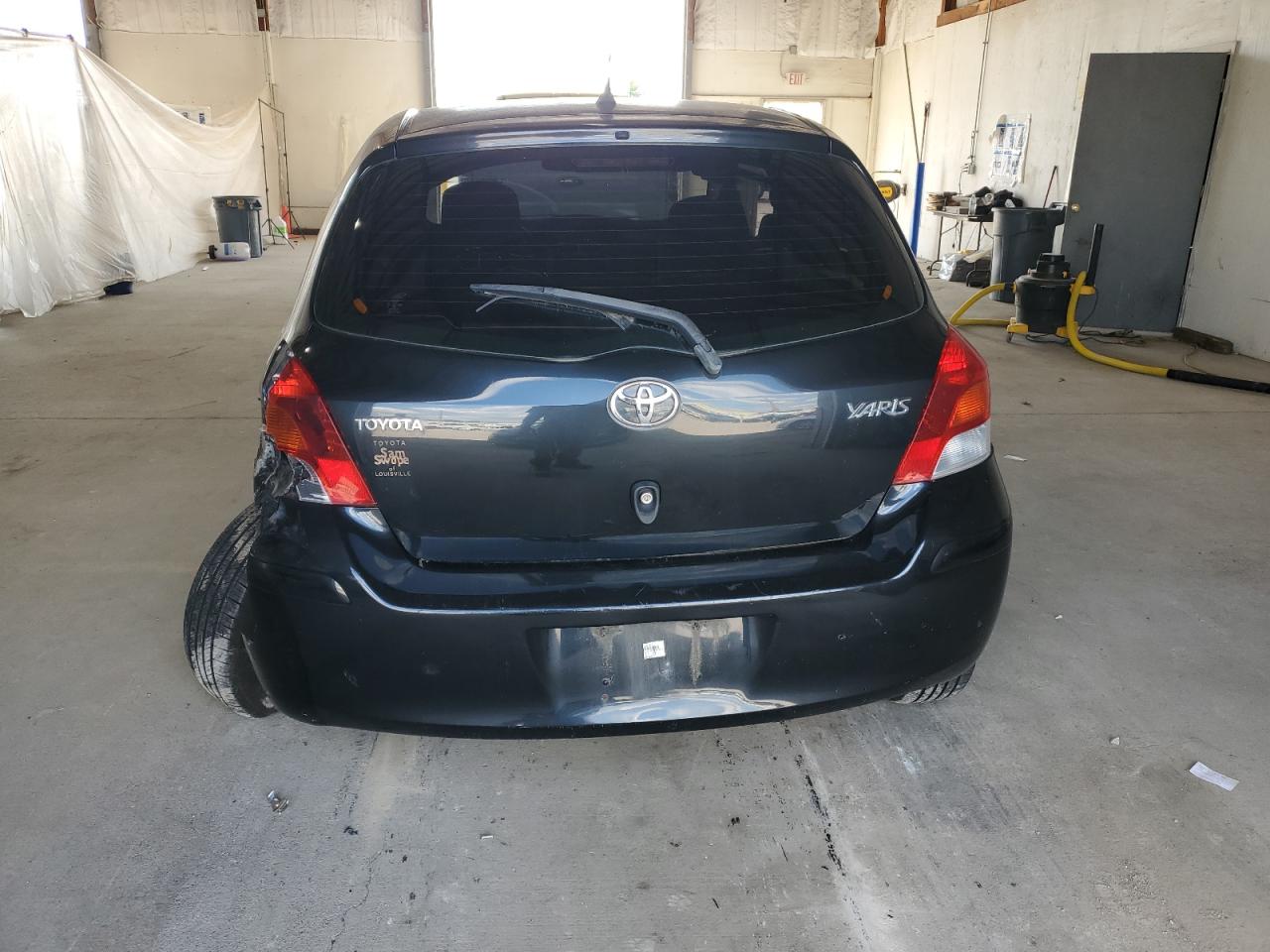 2011 Toyota Yaris VIN: JTDJT4K39B5334737 Lot: 80642735