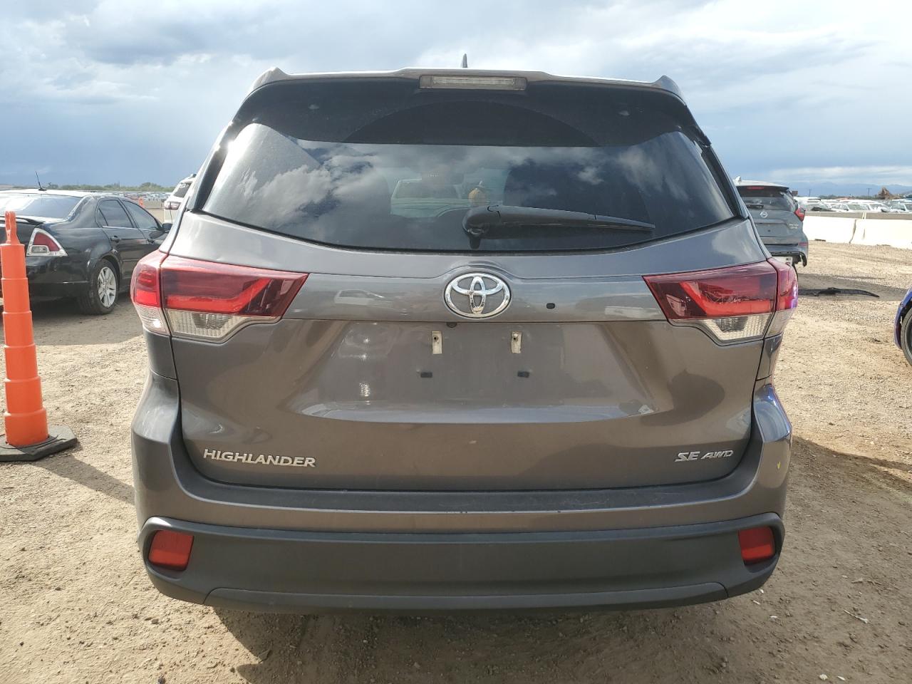 2019 Toyota Highlander Se VIN: 5TDJZRFH6KS704358 Lot: 68586015