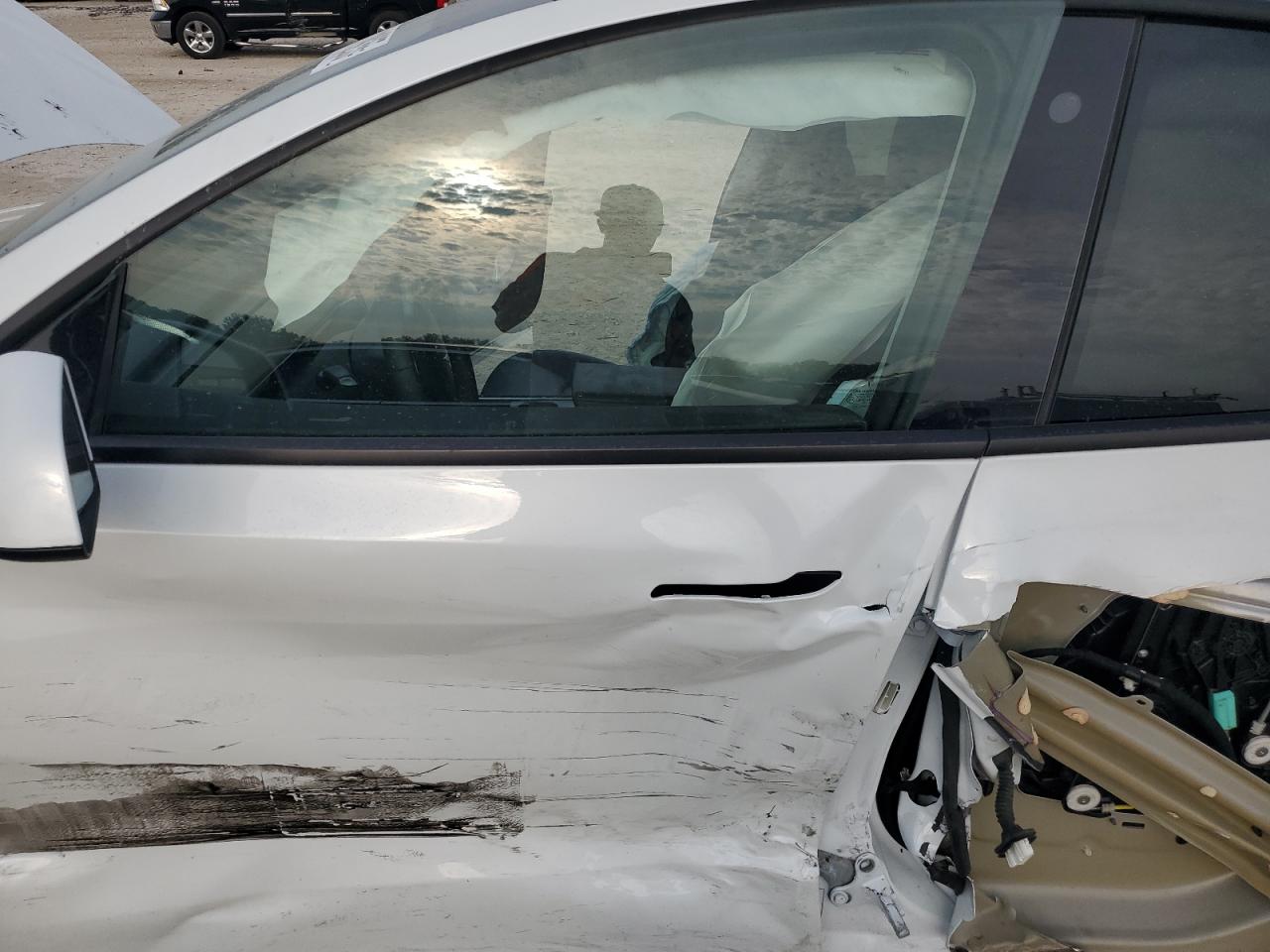 2022 Tesla Model Y VIN: 7SAYGDEFXNF452780 Lot: 81119255