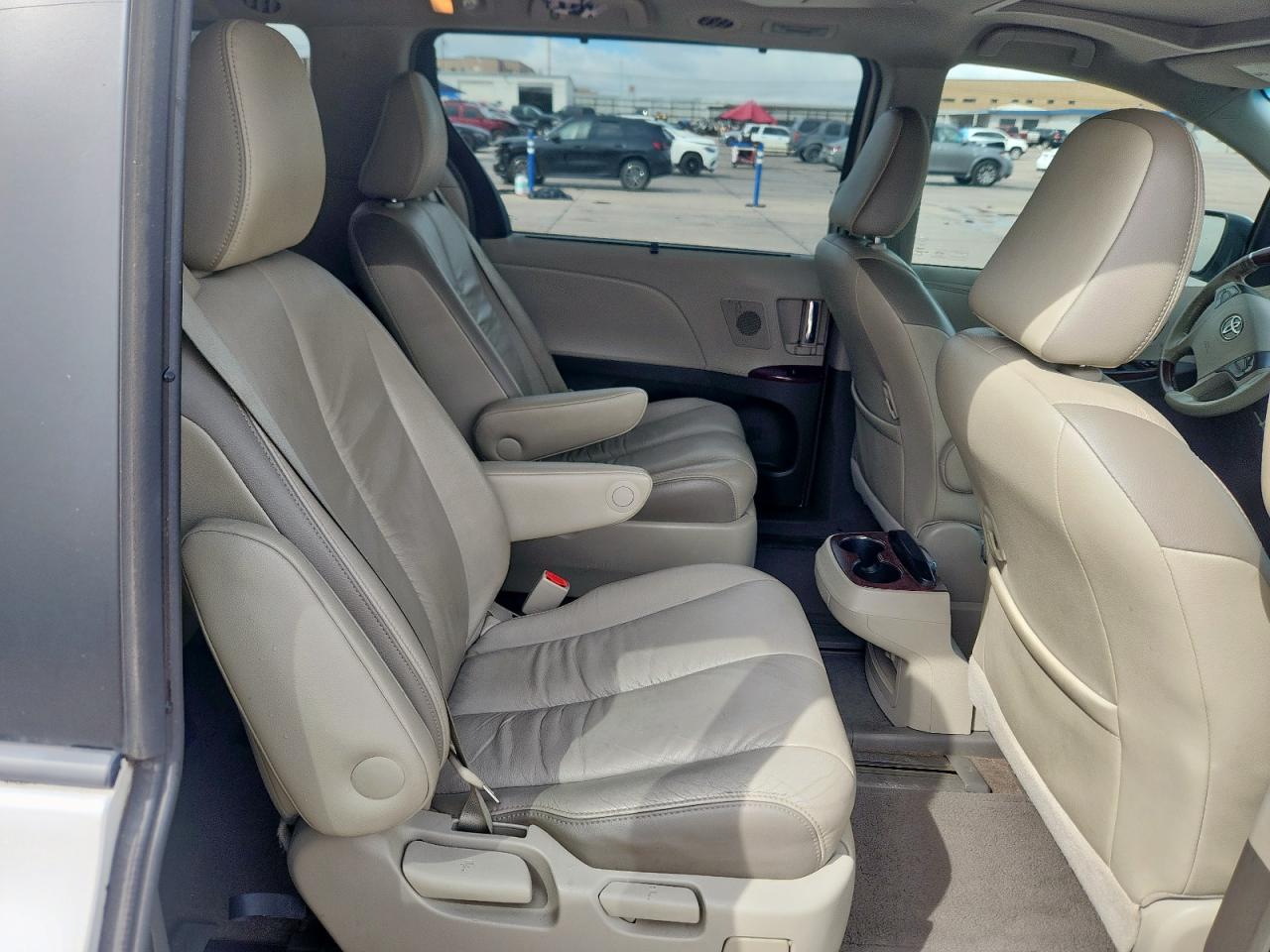 2012 Toyota Sienna Xle VIN: 5TDYK3DC7CS229506 Lot: 81596045