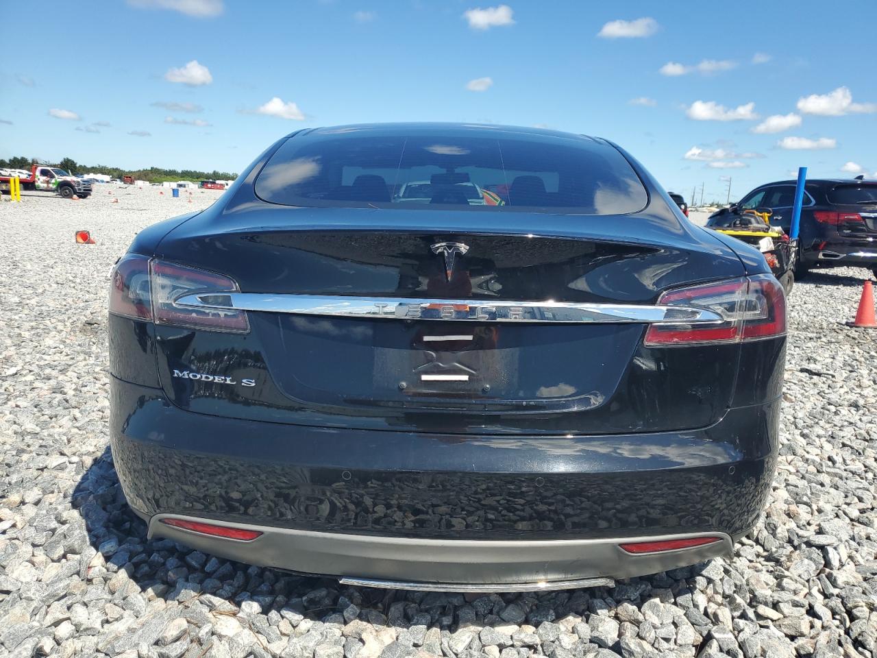 2014 Tesla Model S VIN: 5YJSA1H1XEFP40964 Lot: 82131515