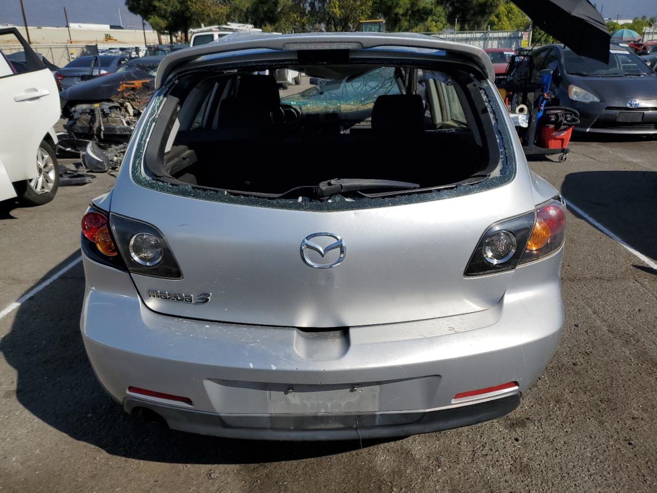 2005 Mazda 3 Hatchback VIN: JM1BK343X51305886 Lot: 82165515