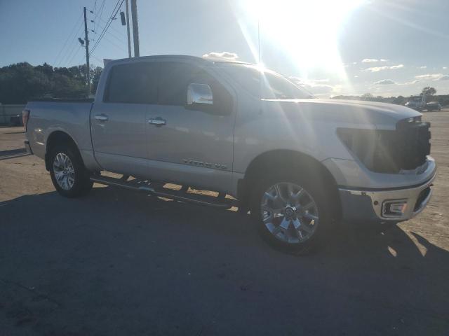  NISSAN TITAN 2020 Srebrny