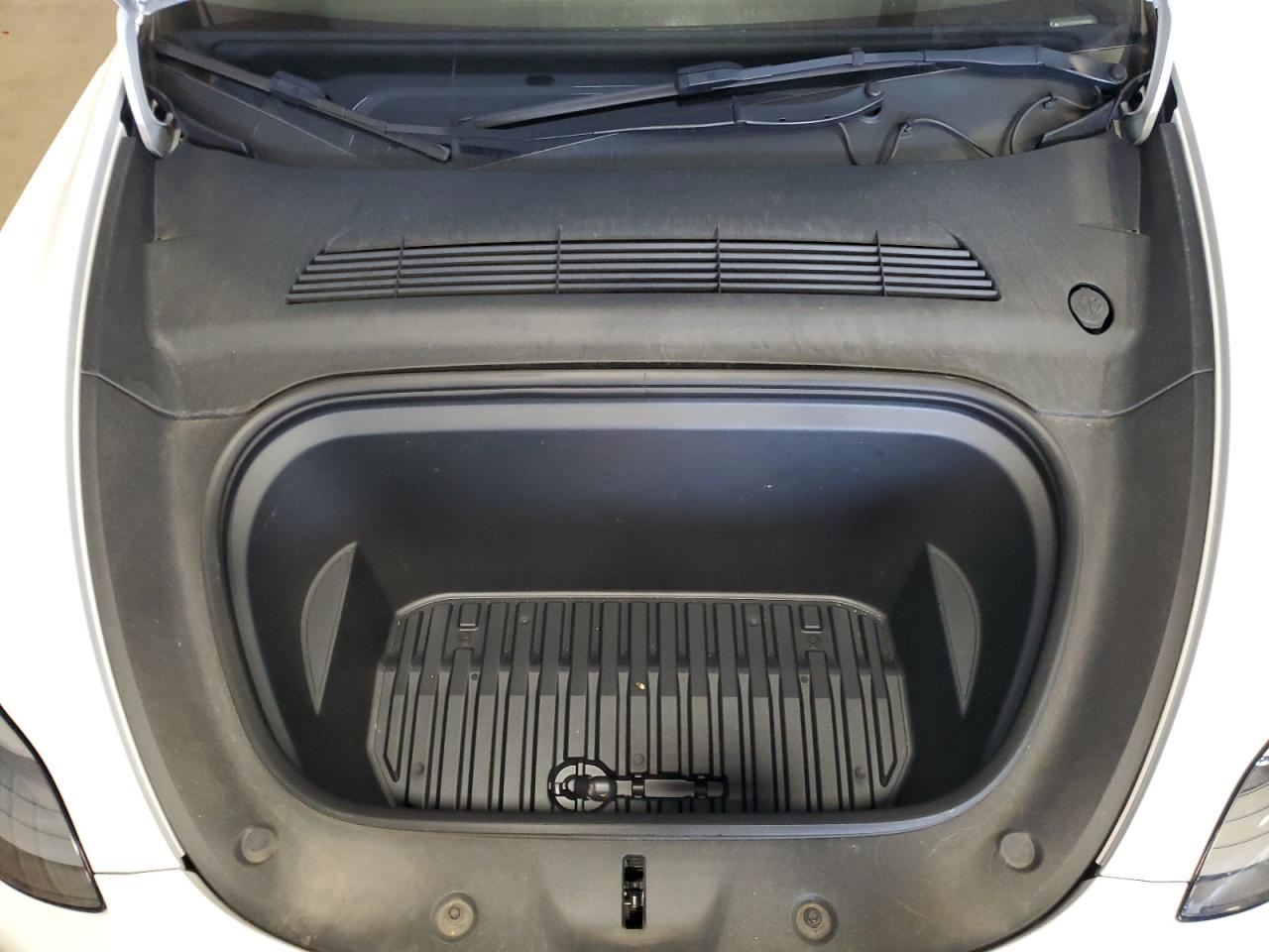 2023 Tesla Model Y VIN: 7SAYGDEE9PF685690 Lot: 71838335