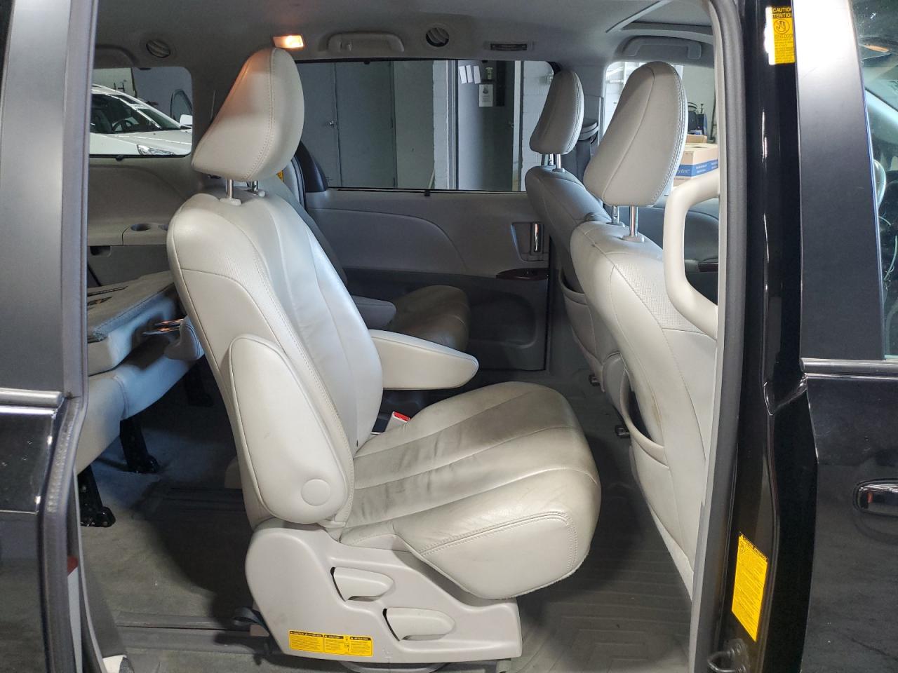 2014 Toyota Sienna Xle VIN: 5TDYK3DC8ES464113 Lot: 82118295