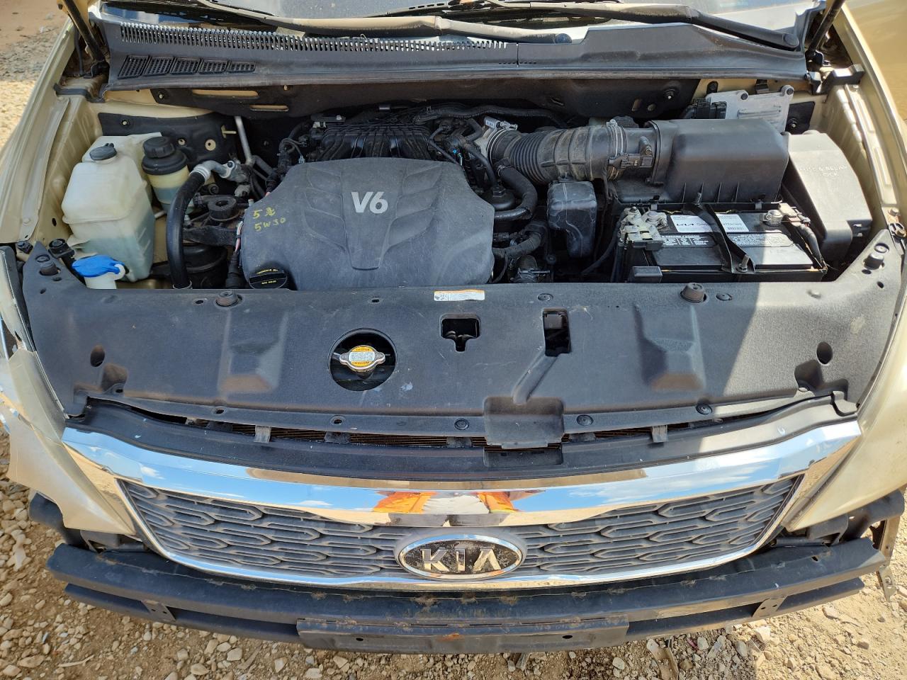 2011 Kia Sedona Lx VIN: KNDMG4C72B6372310 Lot: 80749565