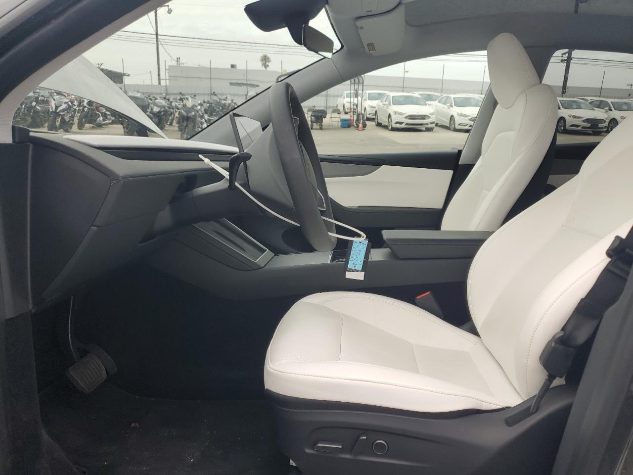 2026 Tesla Model Y VIN: 7SAYGDED5TF401411 Lot: 81102665