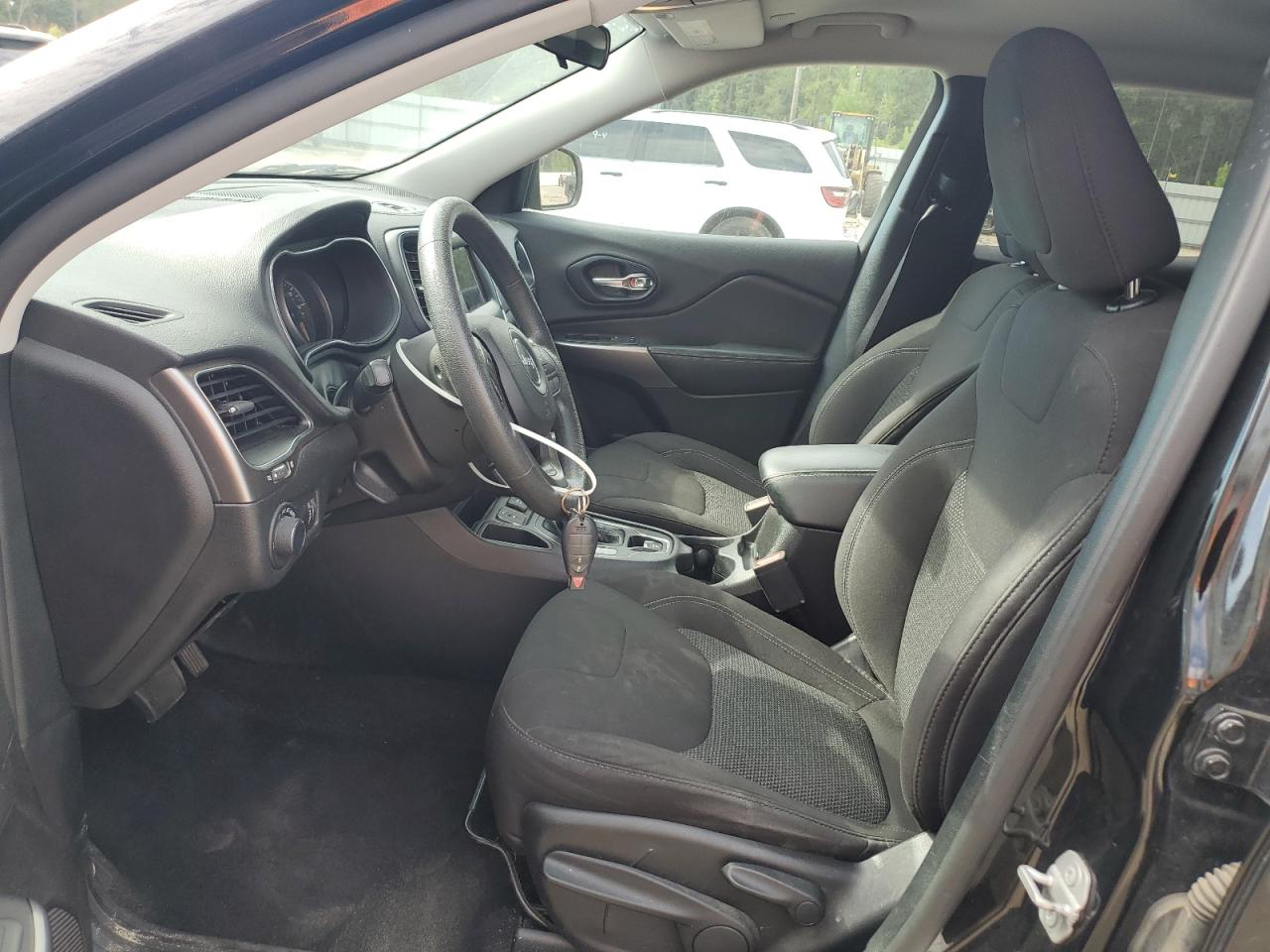 2020 Jeep Cherokee Latitude VIN: 1C4PJLCB8LD652498 Lot: 82122005