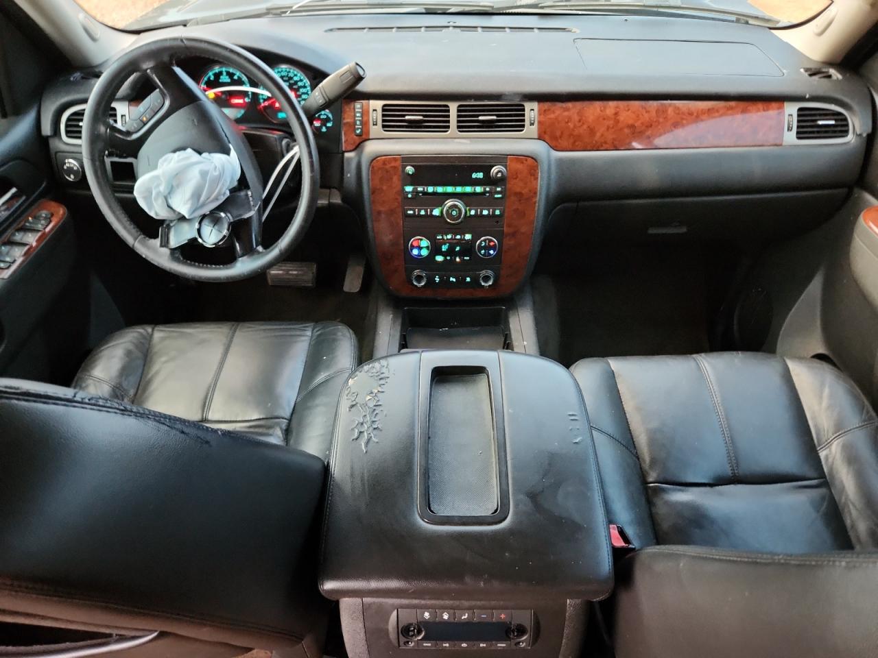 2010 Chevrolet Tahoe C1500 Lt VIN: 1GNUCBE04AR137136 Lot: 83794435