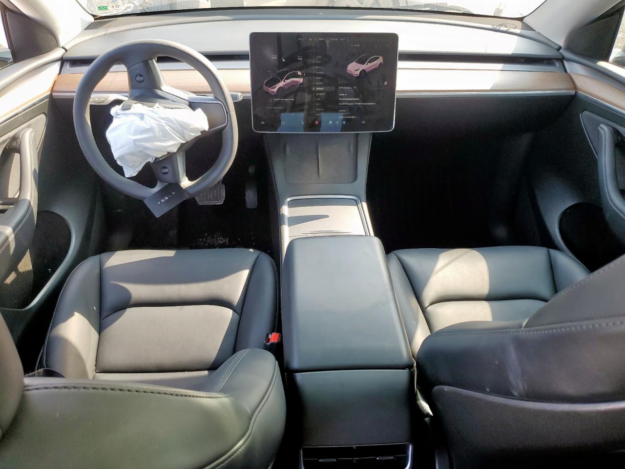 2025 Tesla Model Y VIN: 7SAYGDED8SF230698 Lot: 70599005