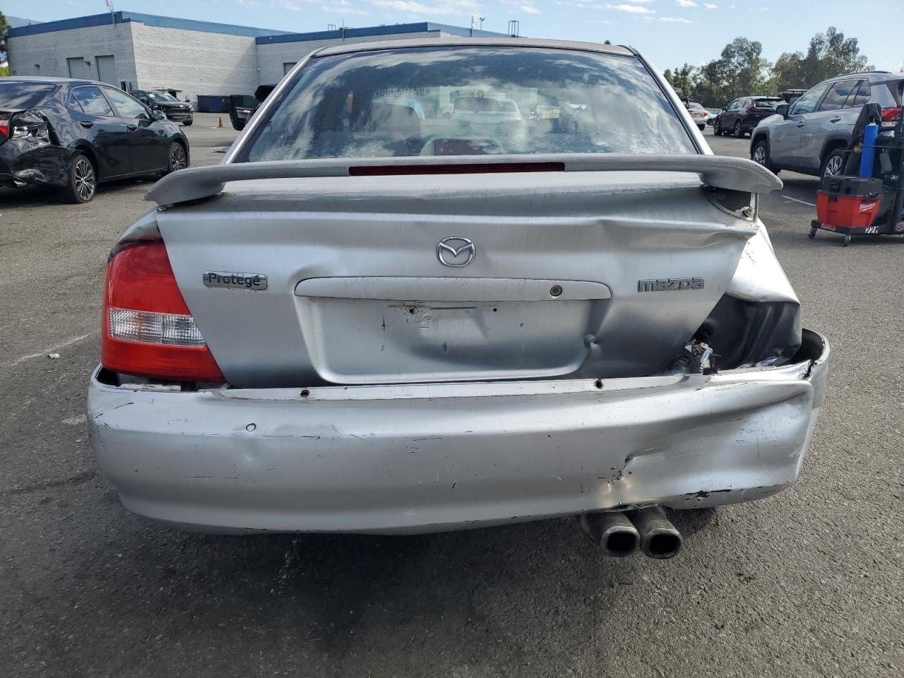 2002 Mazda Protege Dx VIN: JM1BJ225221617049 Lot: 82103005