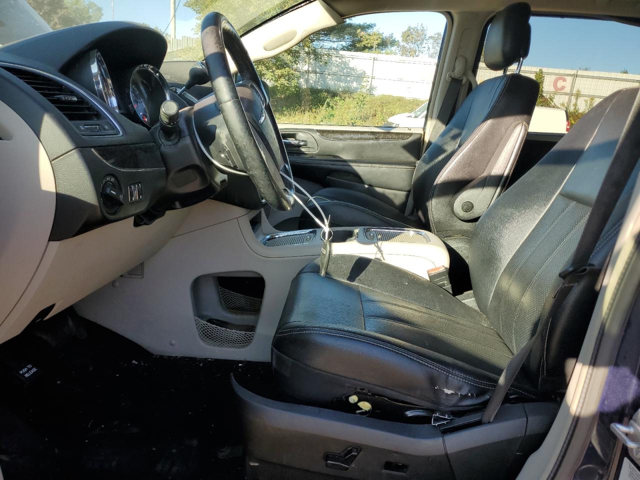 2015 Chrysler Town & Country Touring L VIN: 2C4RC1CG2FR646538 Lot: 84462715