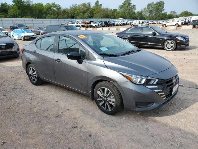  NISSAN VERSA 2024 Серый