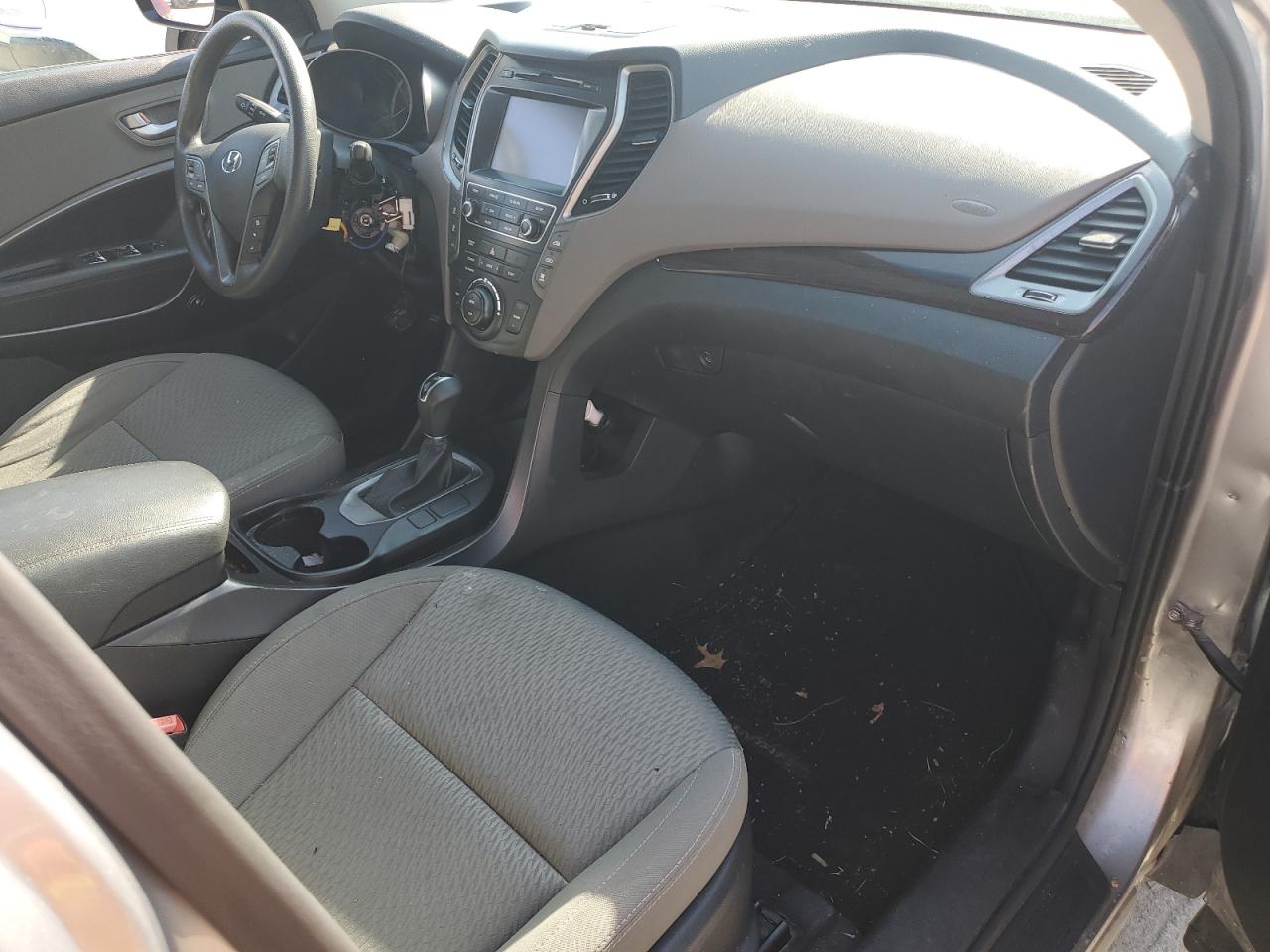 2017 Hyundai Santa Fe Se VIN: KM8SM4HF5HU232011 Lot: 81918865