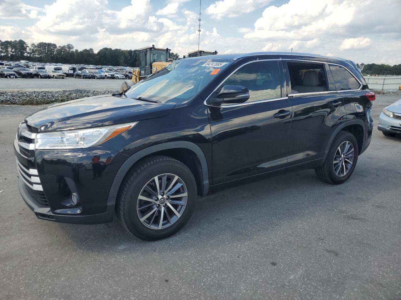 2017 Toyota Highlander Se