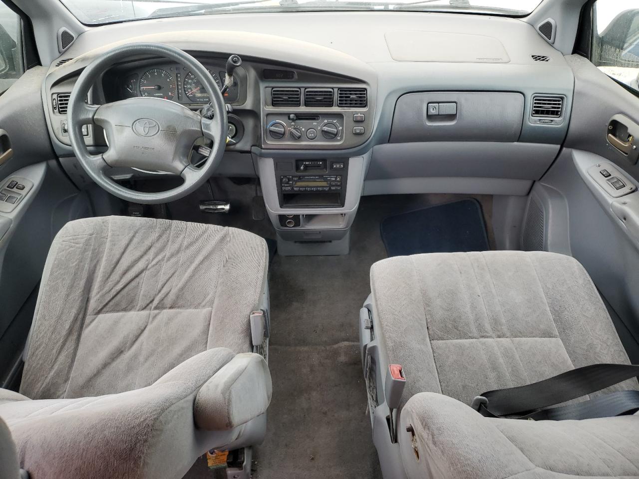 1998 Toyota Sienna Le VIN: 4T3ZF13C3WU027909 Lot: 83837585