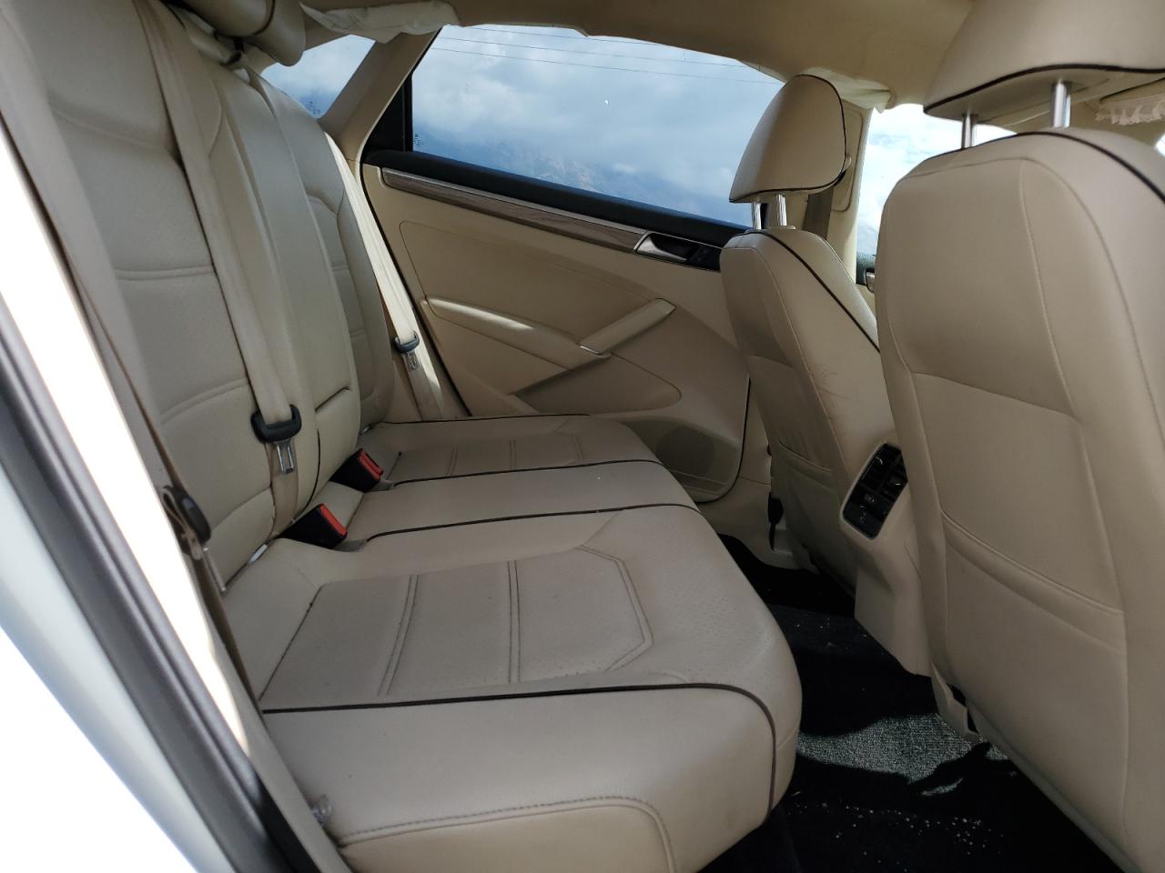 2016 Volkswagen Passat Se VIN: 1VWBT7A37GC042561 Lot: 81629445