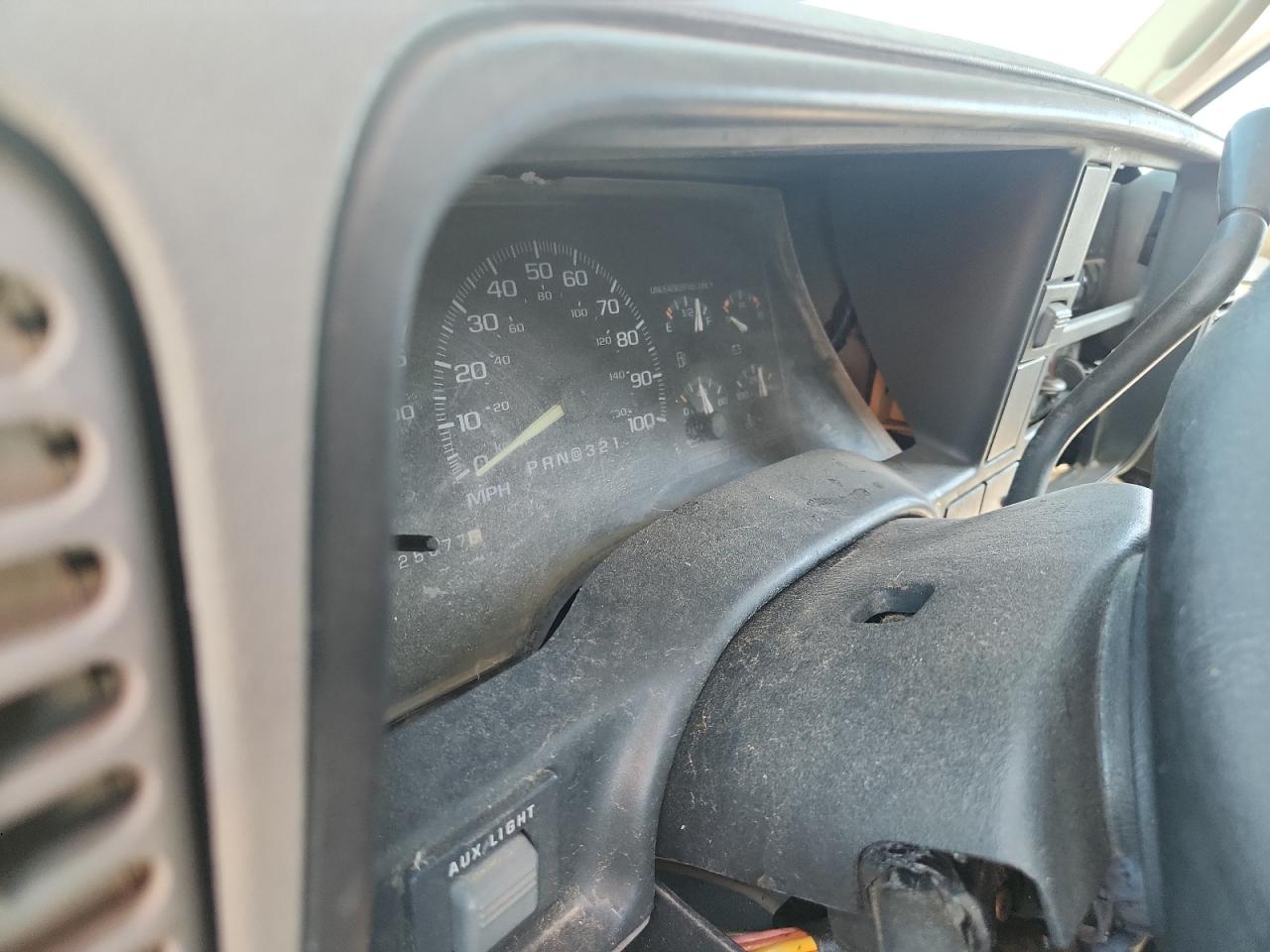 1996 GMC Sierra C1500 VIN: 1GTEC14M1TZ526458 Lot: 81806285