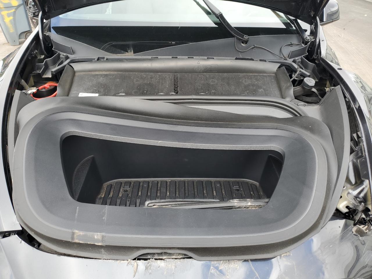2024 Tesla Model Y VIN: 7SAYGDEDXRF049810 Lot: 71202645