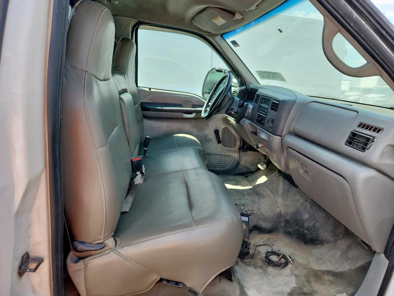 2001 Ford F550 Super Duty VIN: 1FDAF56F61EC83659 Lot: 83826235