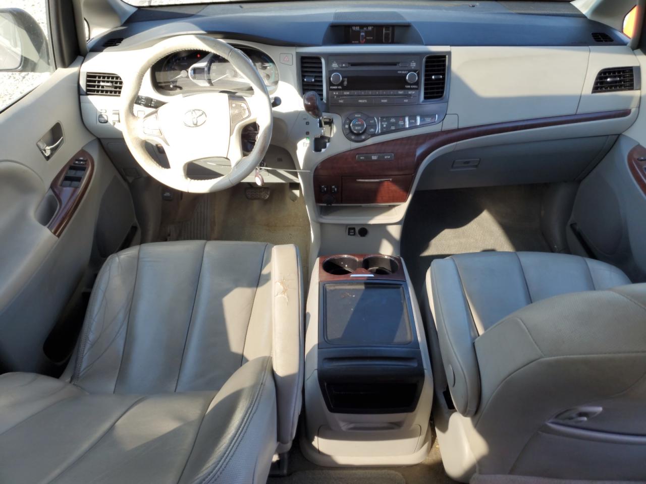 2014 Toyota Sienna Xle VIN: 5TDYK3DC6ES503572 Lot: 84438375