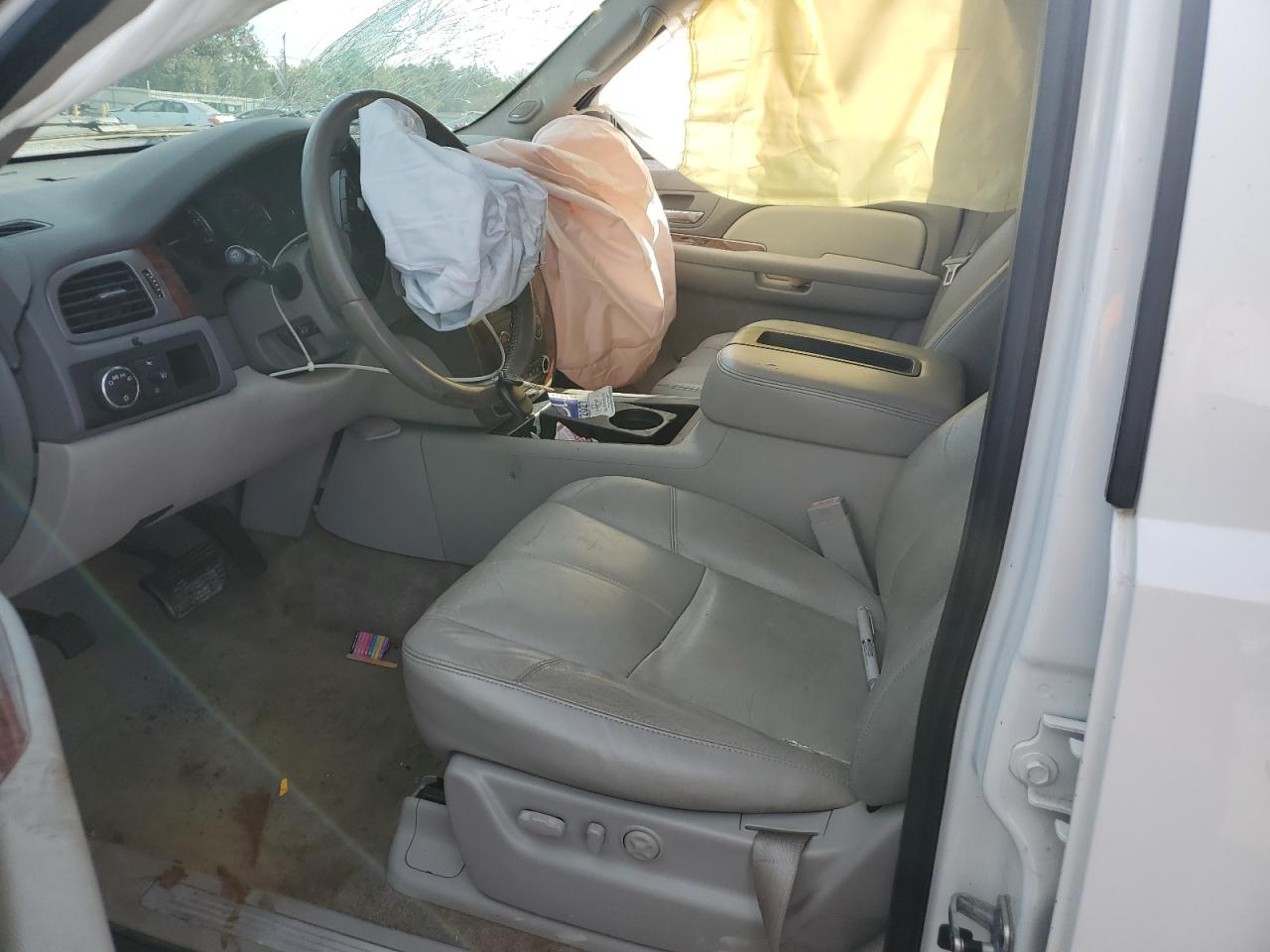 2008 Chevrolet Tahoe C1500 VIN: 1GNFC13008R128983 Lot: 80761925